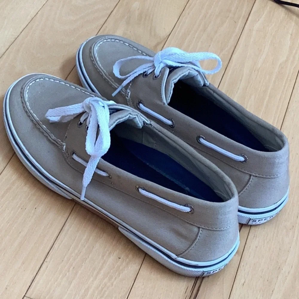 Sperry Top-Sider light khaki boat shoes. Men’s size 9